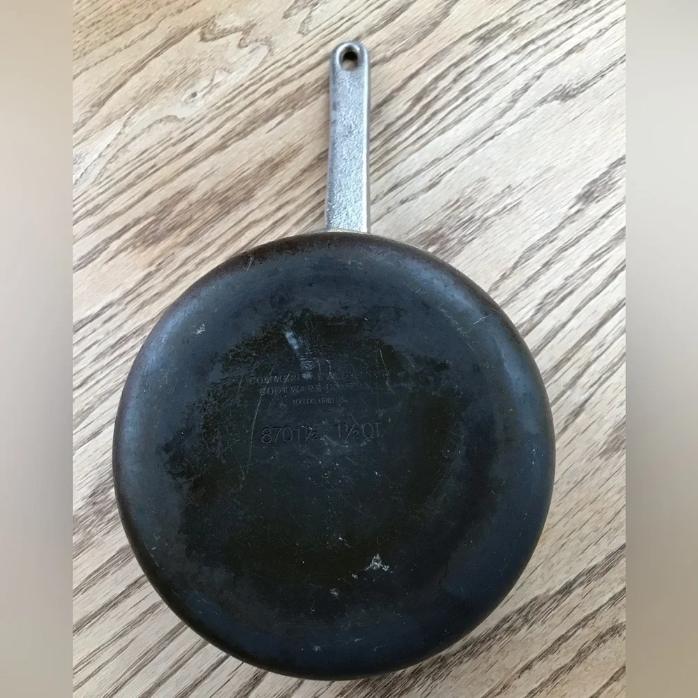Calphalon Saucepan - Picture 4 of 8